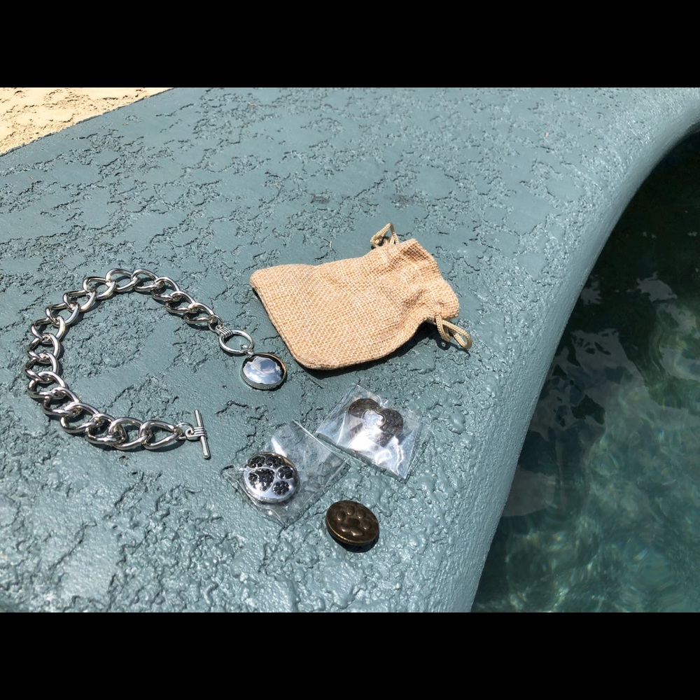Chain Bracelet With 3 Snap On Buttons